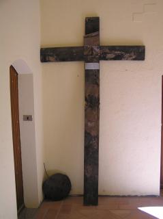 Croce antica in legno del Convento - Foto Franco Politi.