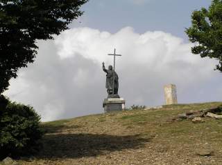 Montalto - la statua in bronzo del Redentore